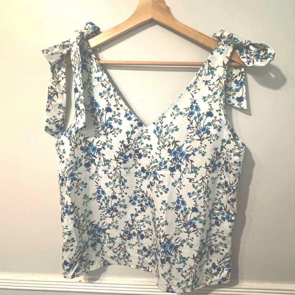 SHEIN Floral V neck Shoulder Tie Top . Size L . NWOT